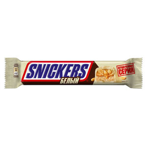 Белый шоколадный батончик Snickers с карамелью, арахисом и нугой
