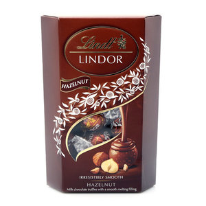 Конфеты из молочного шоколада с кусочками фундука Lindor (Линдор) ТМ Lindt (Линдт)